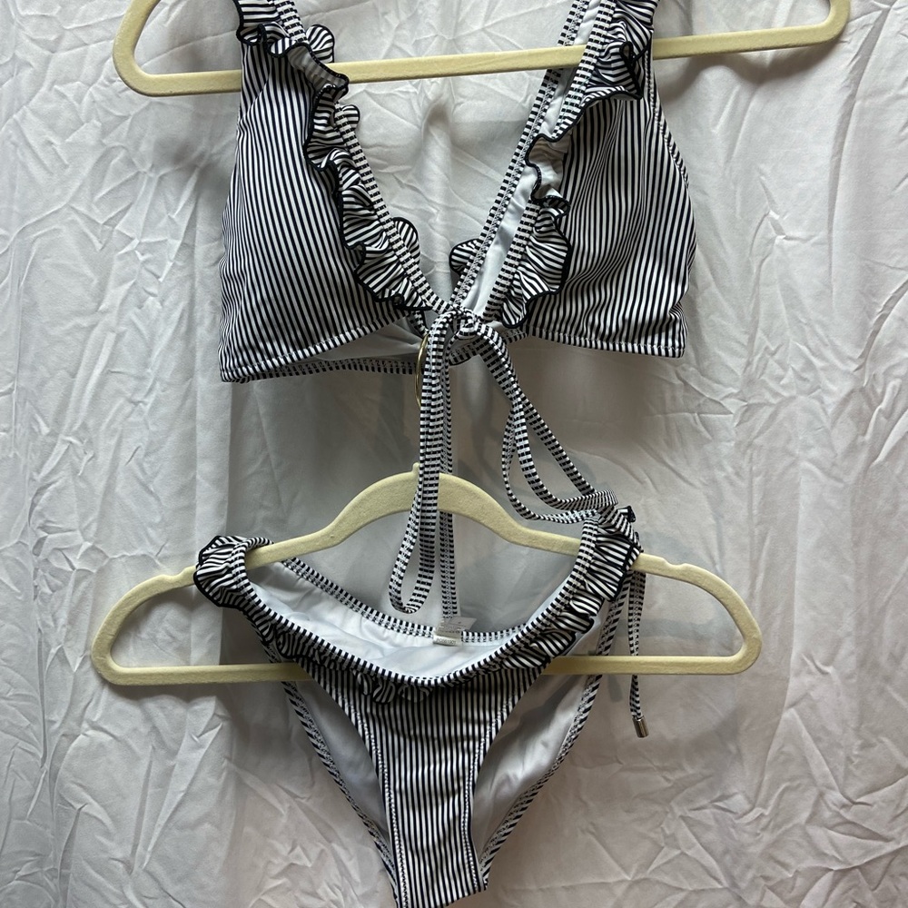 CUPSHE Black&White Striped Laced in Front Bikini